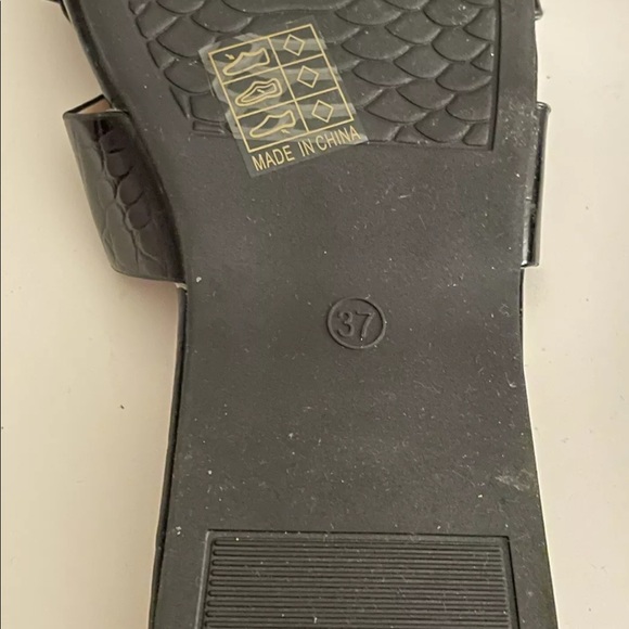 ❗️SOLD❗️New! Croc embossed black slide sandals - Picture 7 of 7